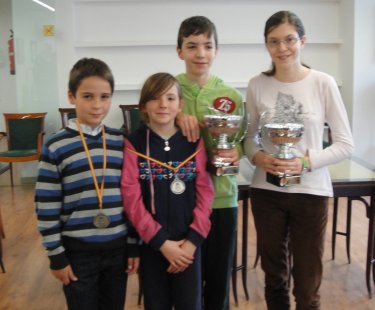 Jugadores premiados: Saúl, Marta, Víctor y Guiomar